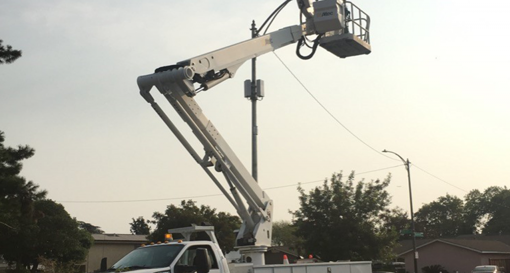 Services Truck Lift Tower Erection